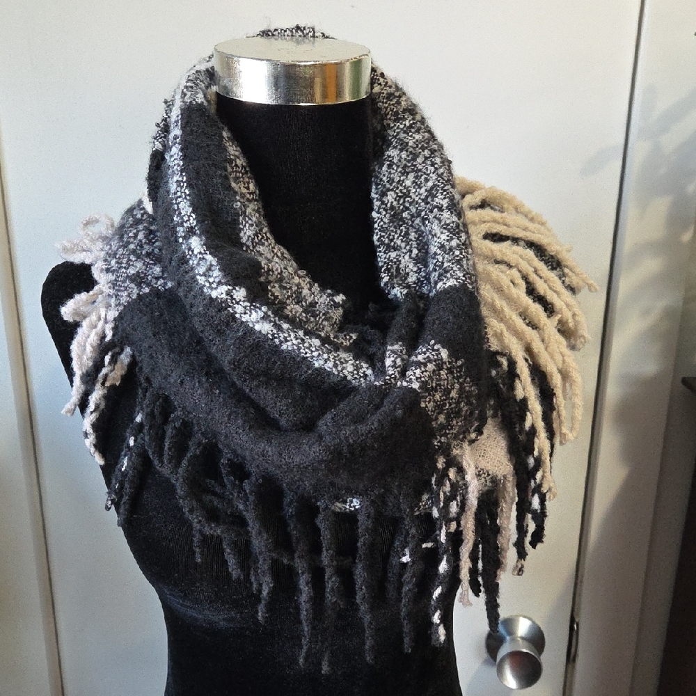Elegant Black and Cream Fringe Scarf